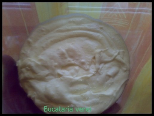 Prajitura in straturi cu crema chantilly