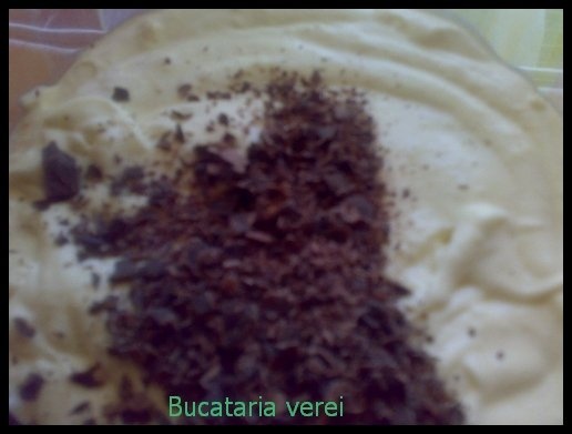 Prajitura in straturi cu crema chantilly