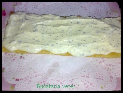 Prajitura in straturi cu crema chantilly