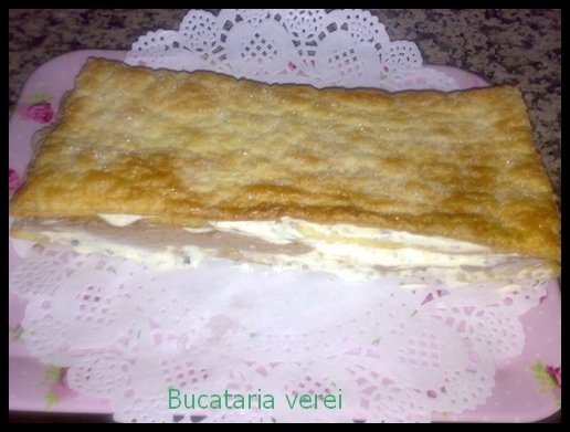 Prajitura in straturi cu crema chantilly