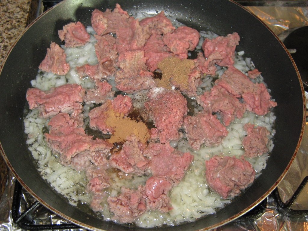 “Sfiha” sau  “Lahm bi’ajin”-Placinte  cu carne –specific tarilor arabe