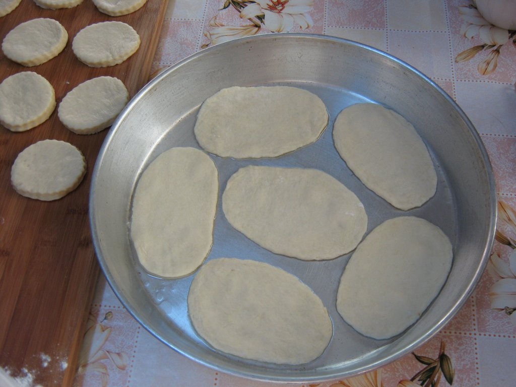 “Sfiha” sau  “Lahm bi’ajin”-Placinte  cu carne –specific tarilor arabe