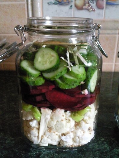 Muraturi asortate, conservate in saramura