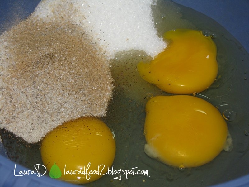 Briose cu visine si glazura roz