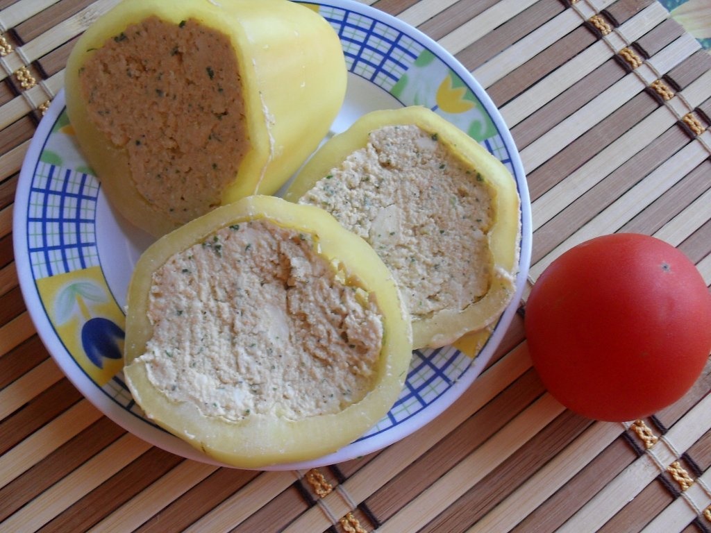 Ardei gras umplut cu urda si cas