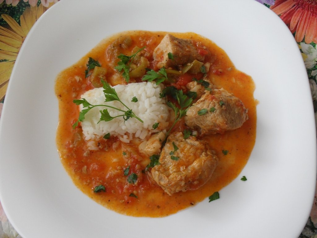 Pulpa de porc cu legume si orez natur