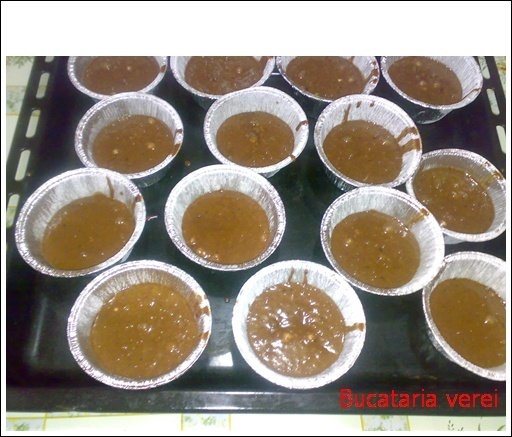 Muffins fine cu ciocolata