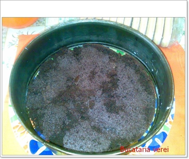 Tort tiramisu cu crema de vanilie