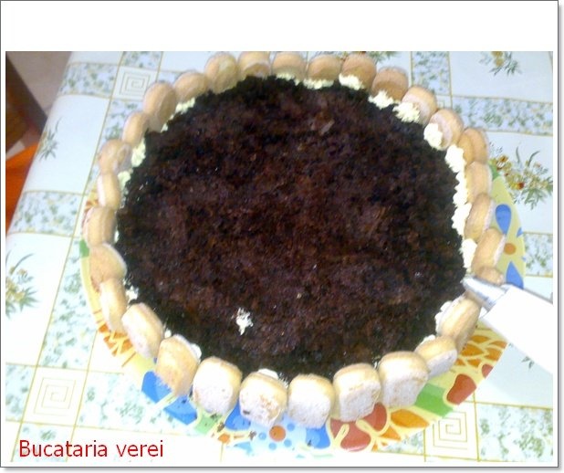 Tort tiramisu cu crema de vanilie