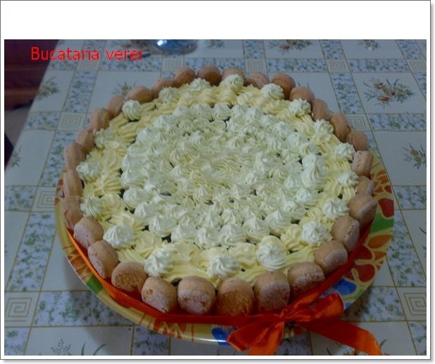 Tort tiramisu cu crema de vanilie