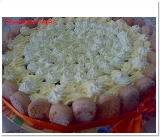 Tort tiramisu cu crema de vanilie