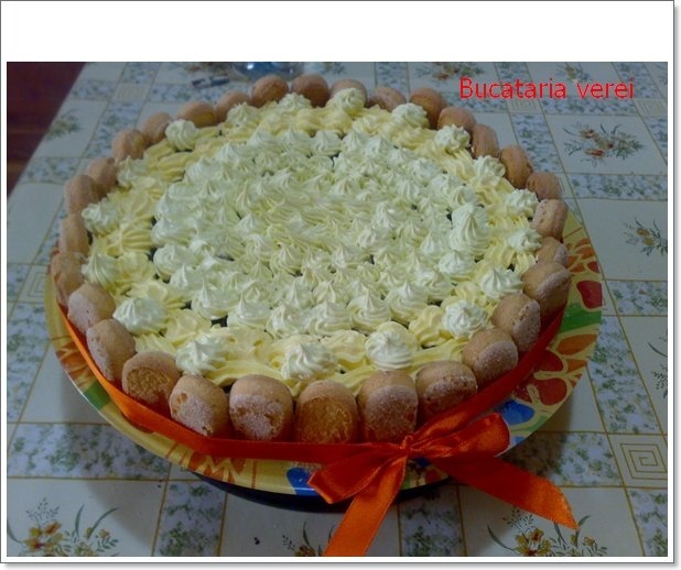 Tort tiramisu cu crema de vanilie