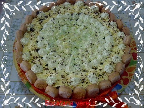 Tort tiramisu cu crema de vanilie