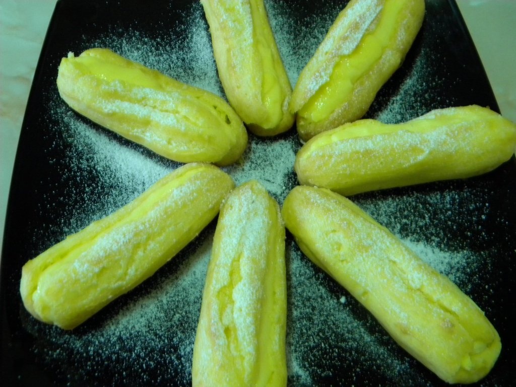 Eclere cu crema de vanilie