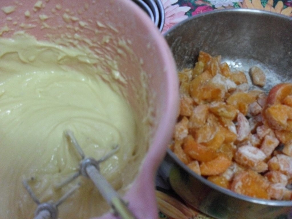 Prajitura cu caise vedeta verii!