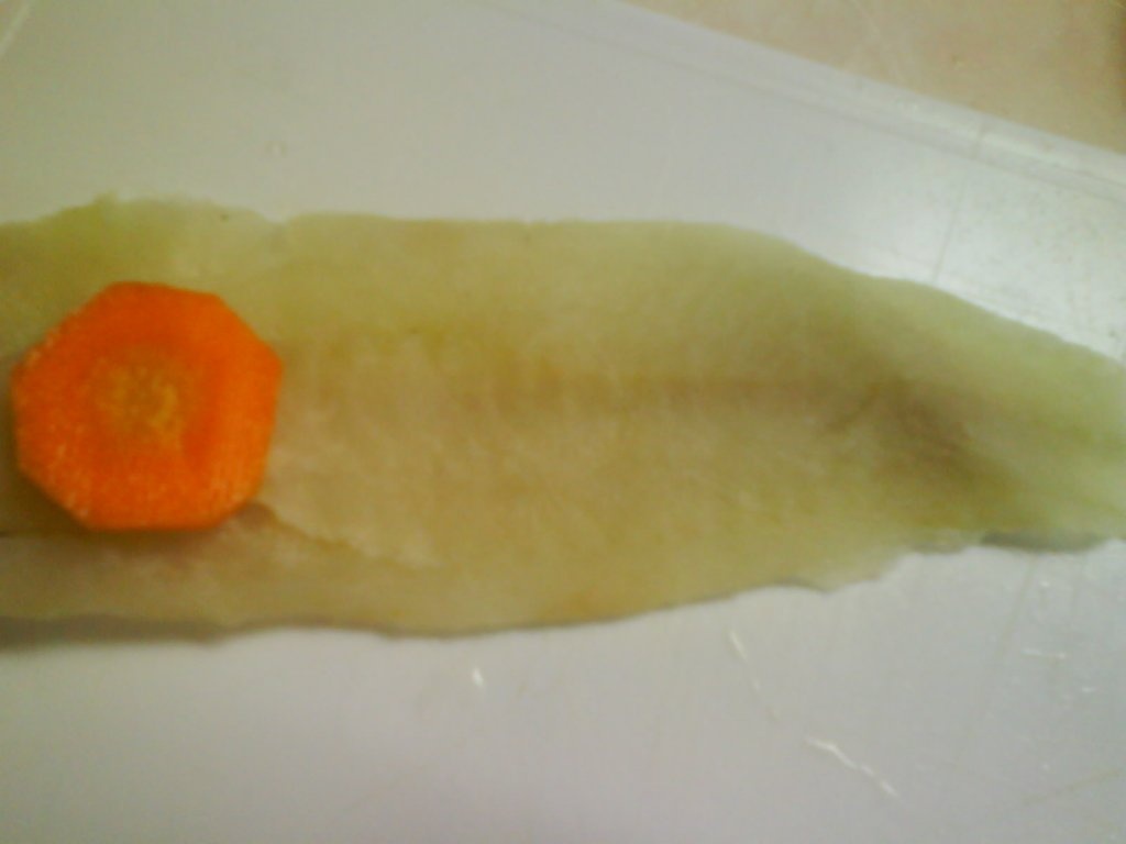 File de pangasius rulat pe pat de ciuperci