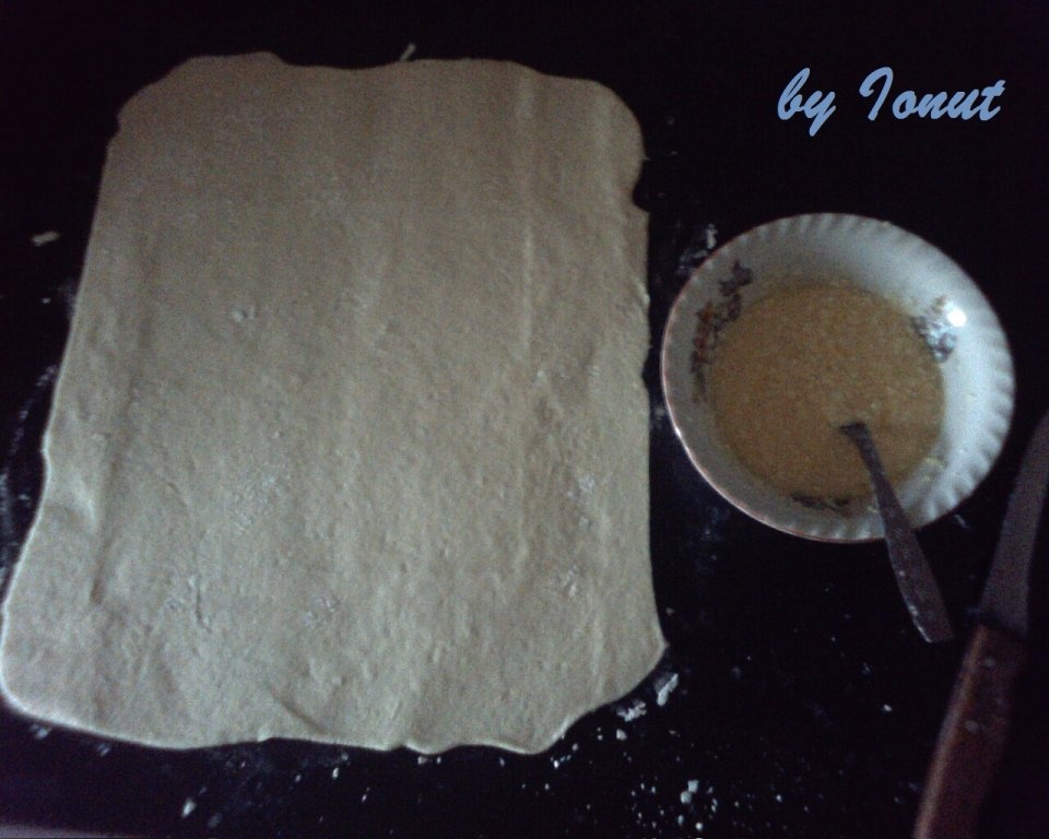 Placinta cu branza in tava de paine