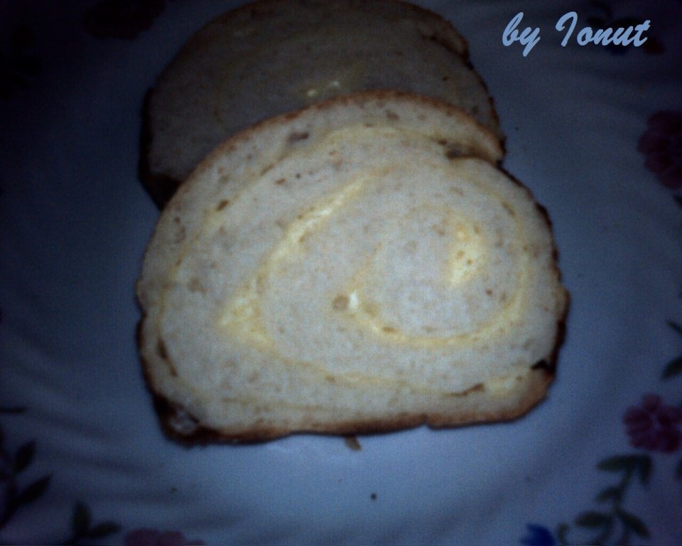 Placinta cu branza in tava de paine