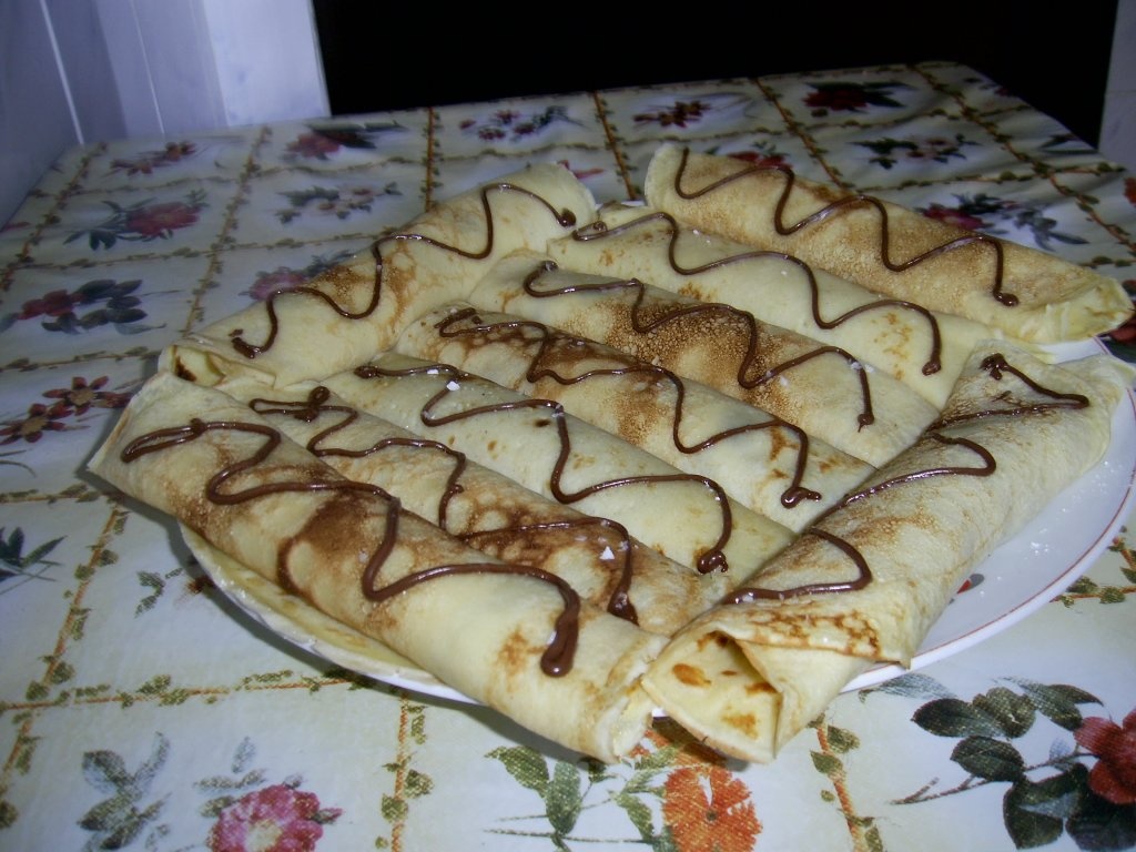 Clatite cu branza si stafide