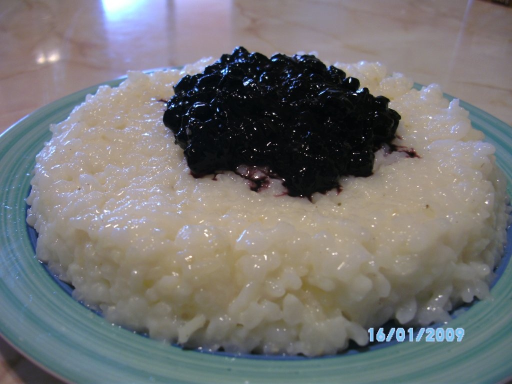 Budinca de orez cu dulceata de afine