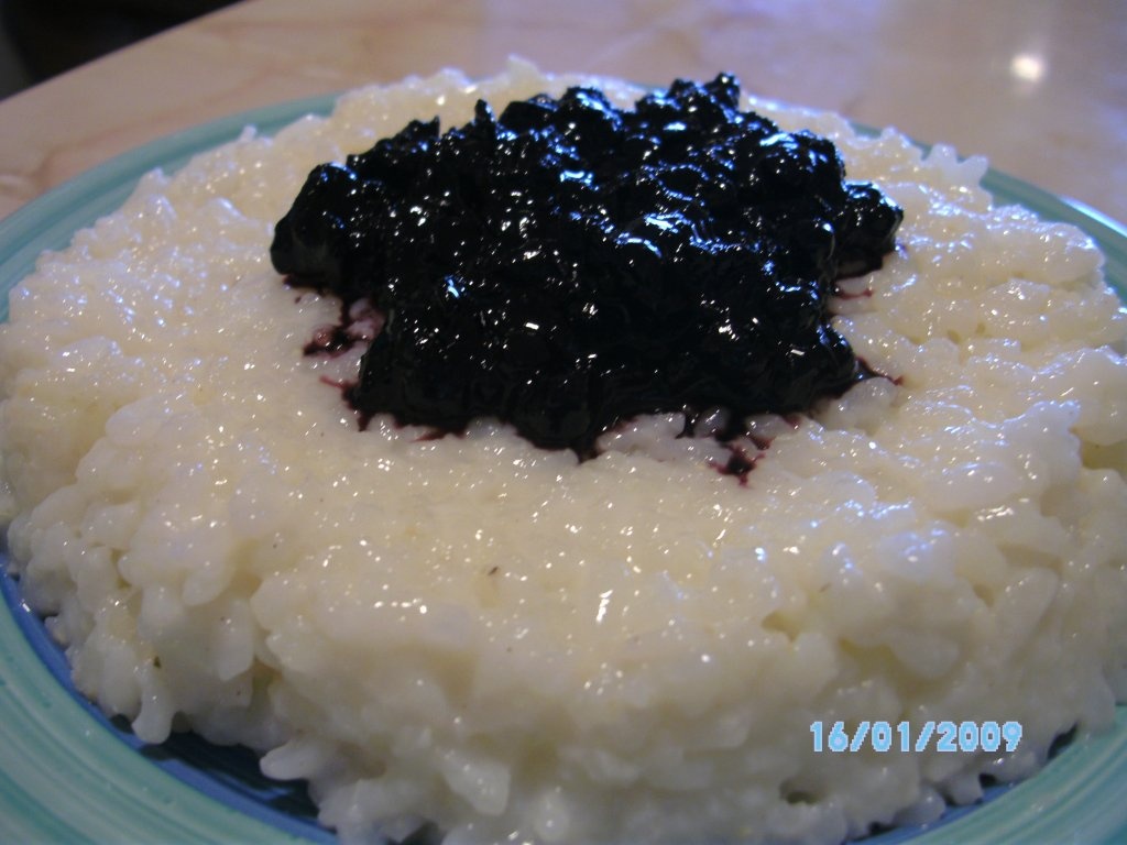 Budinca de orez cu dulceata de afine