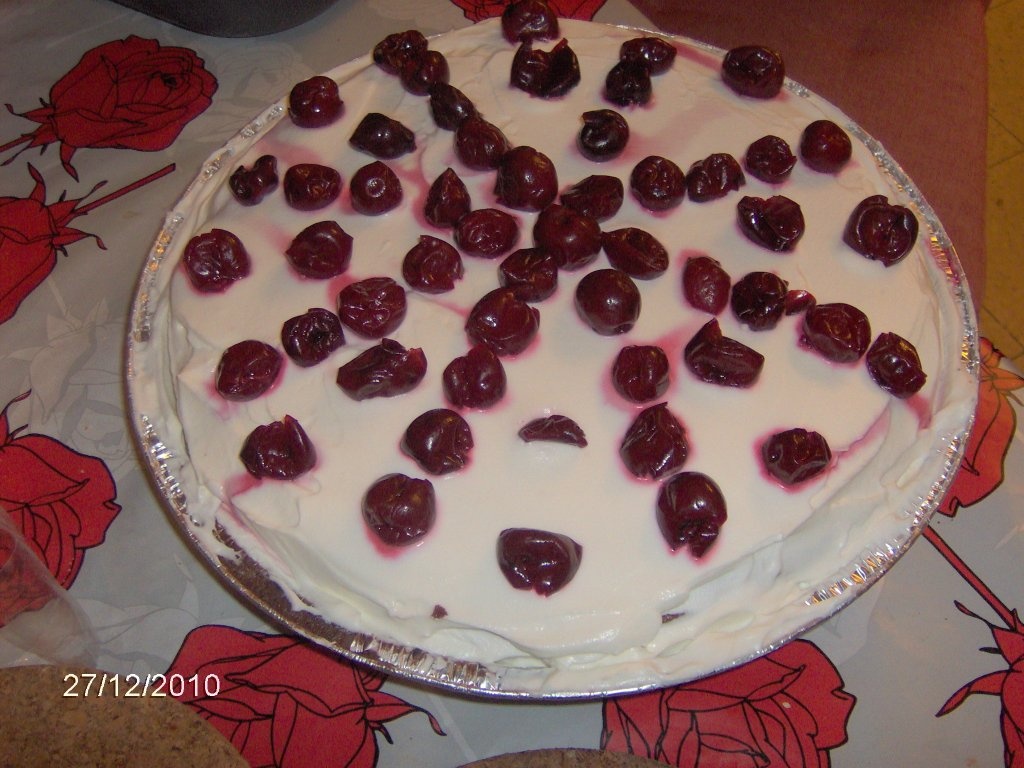 Tort cu crema si visine