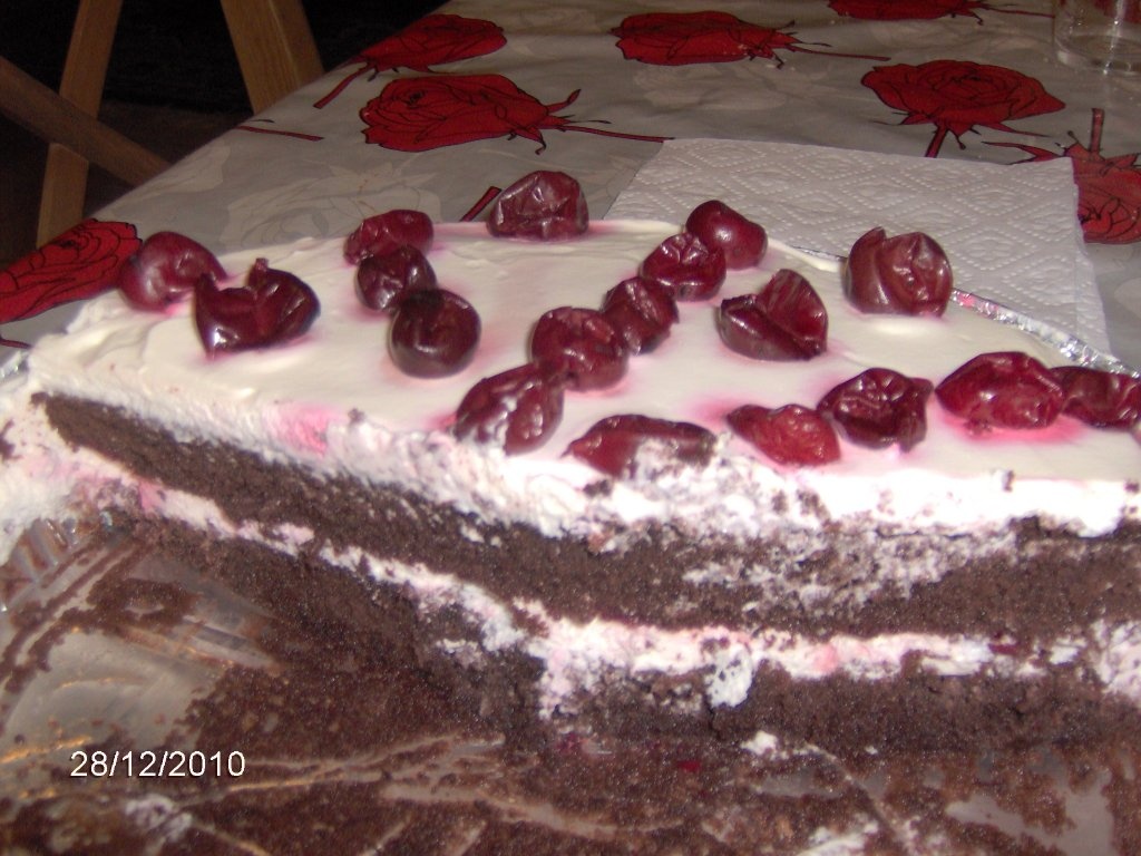 Tort cu crema si visine