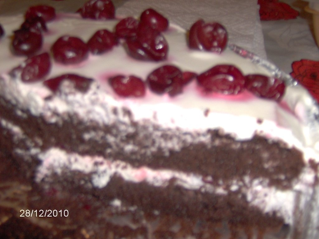 Tort cu crema si visine