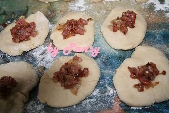 Chifle umplute cu afumatura