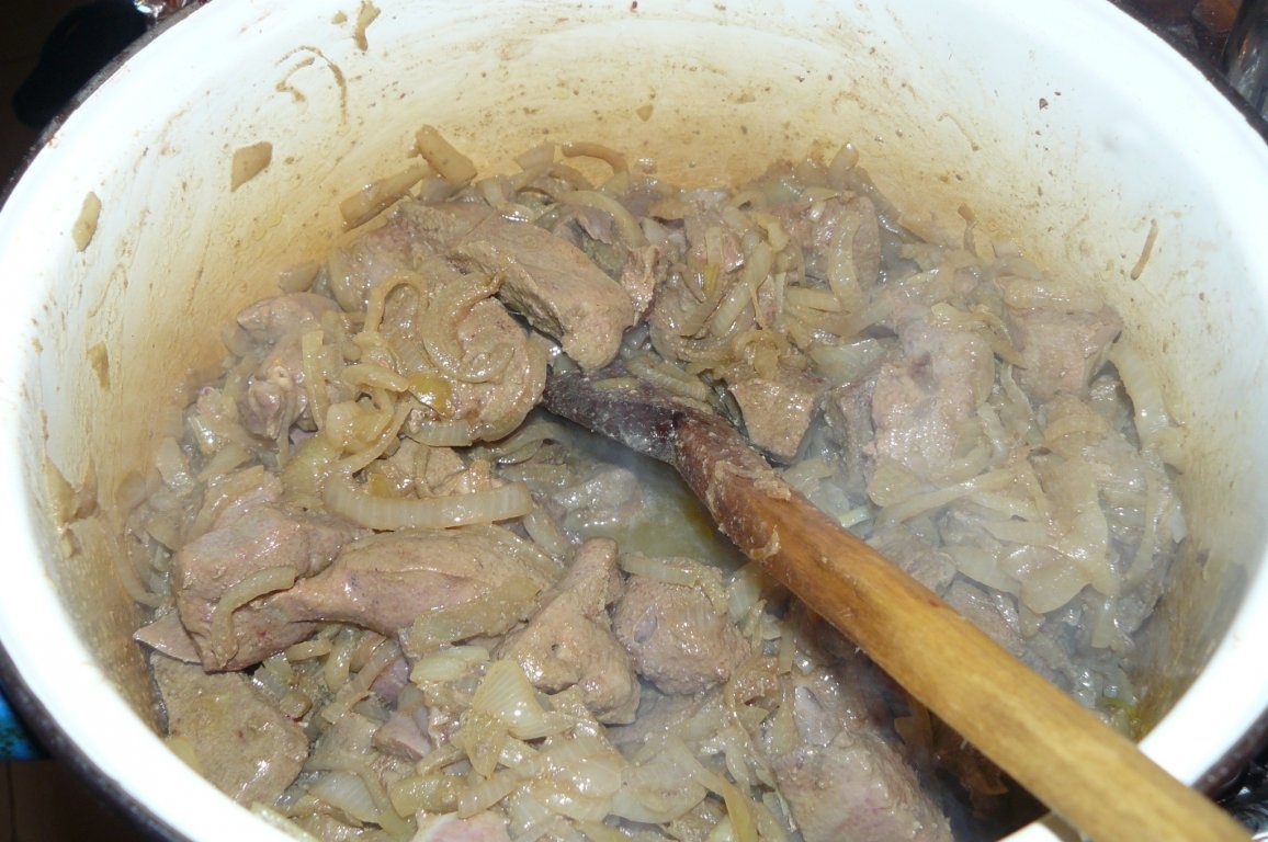 Pastetă de ficat şi carne