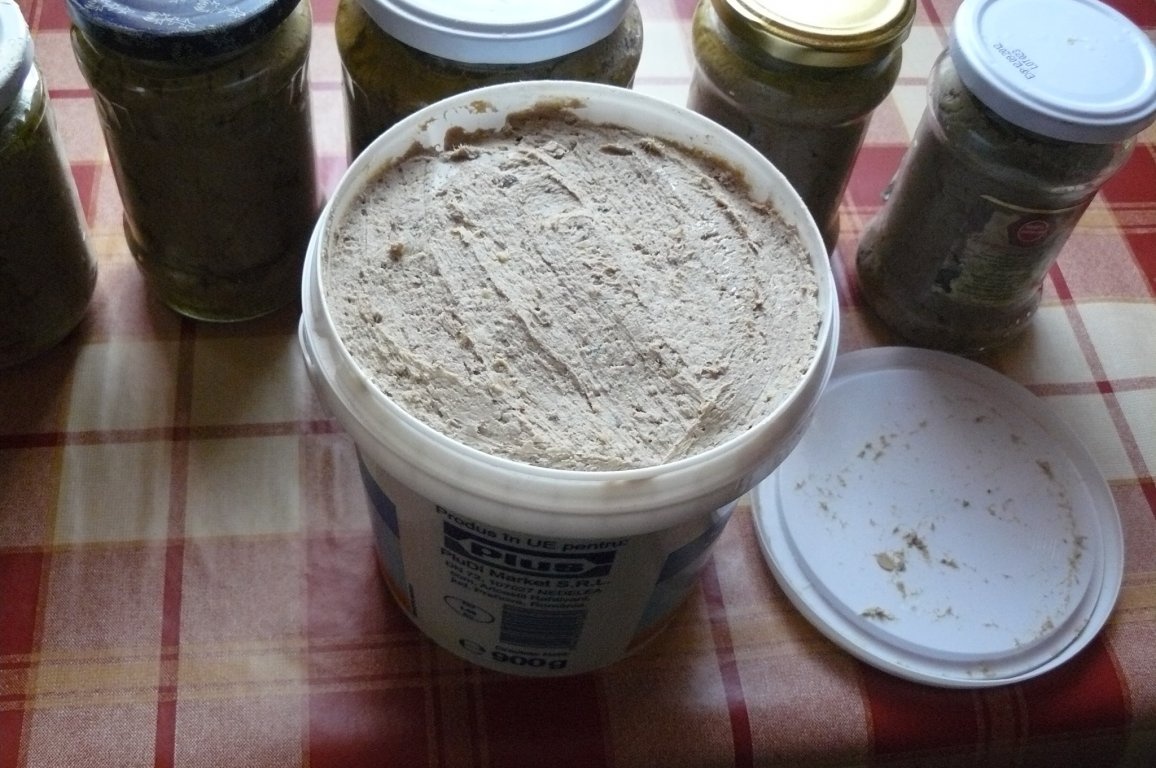 Pastetă de ficat şi carne