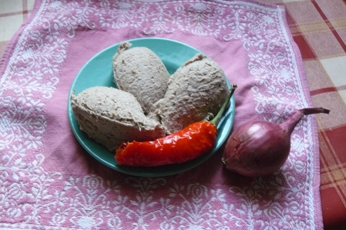 Pastetă de ficat şi carne