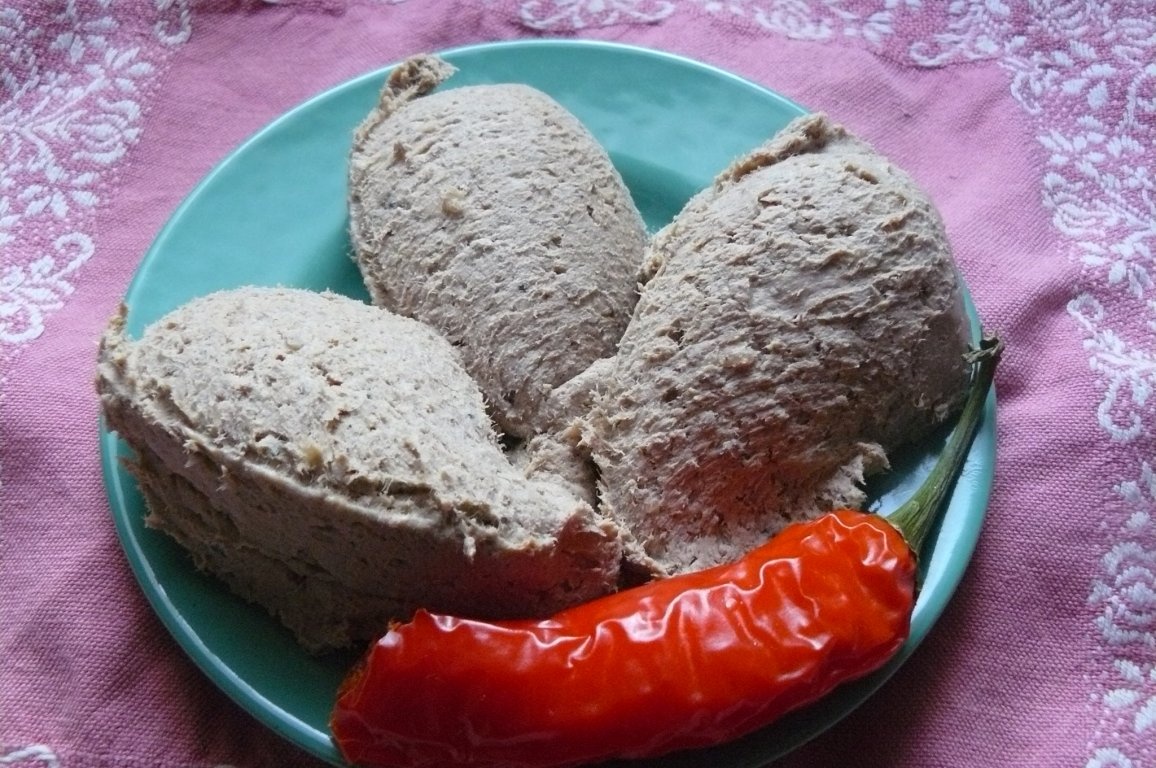 Pastetă de ficat şi carne