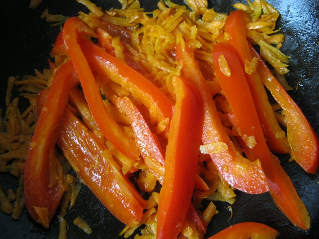 Pui cu ardei ,morcov şi  ghimbir