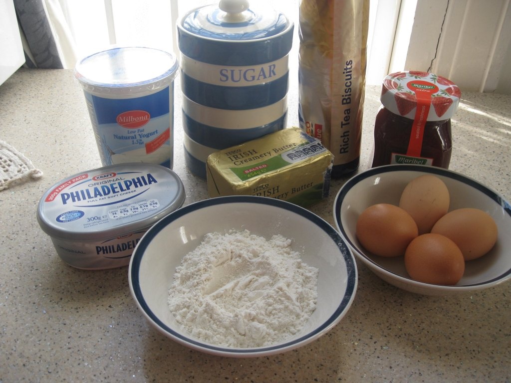 Cheesecake cu gem de capsuni