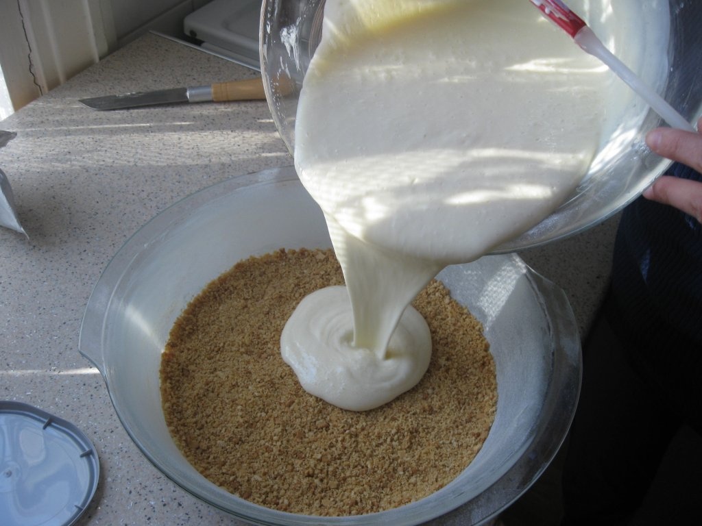 Cheesecake cu gem de capsuni