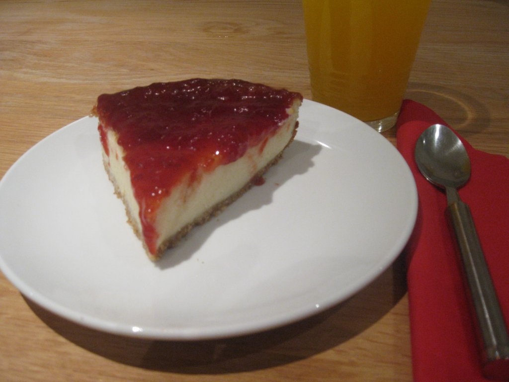 Cheesecake cu gem de capsuni