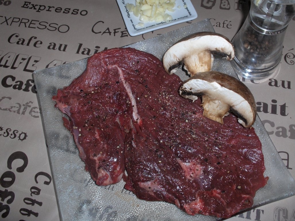 Snitele de vacã în sos de wiskey (Bifes de Vitela com Molho de Uísque)