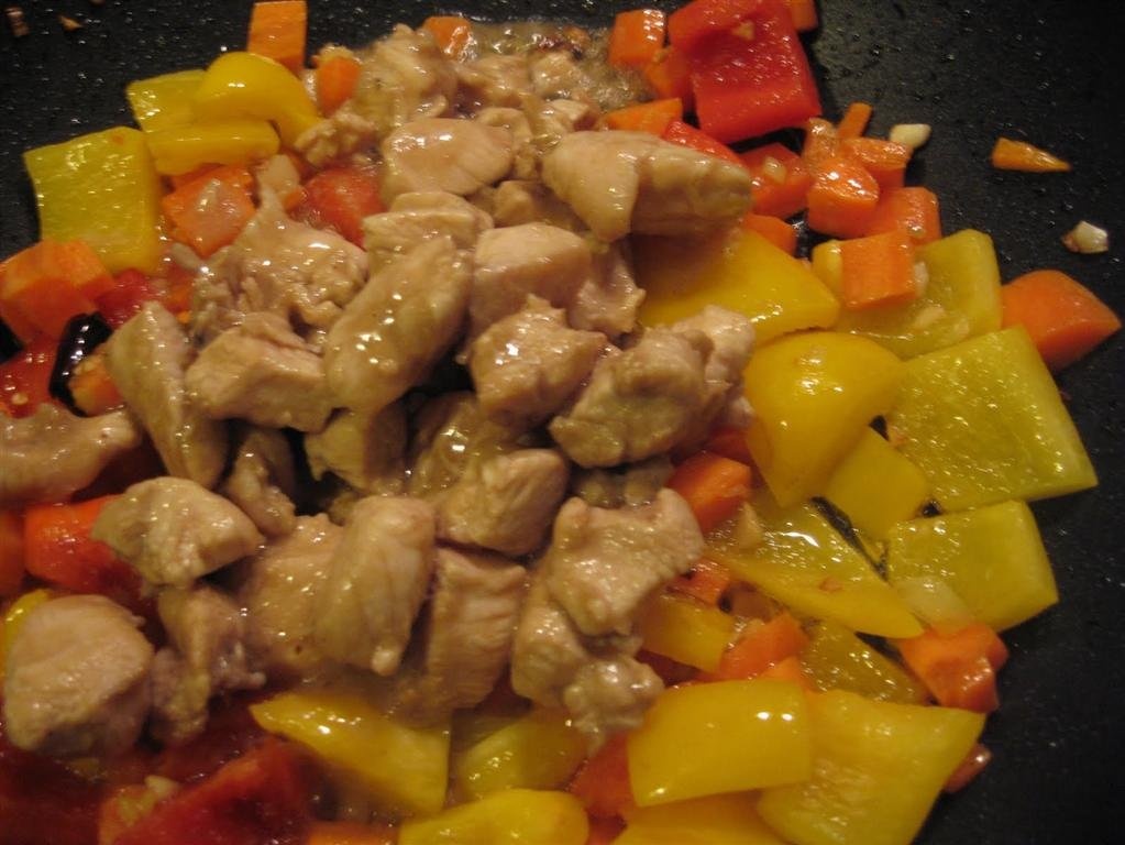 Pui chinezesc cu alune (Pui Gongbao)