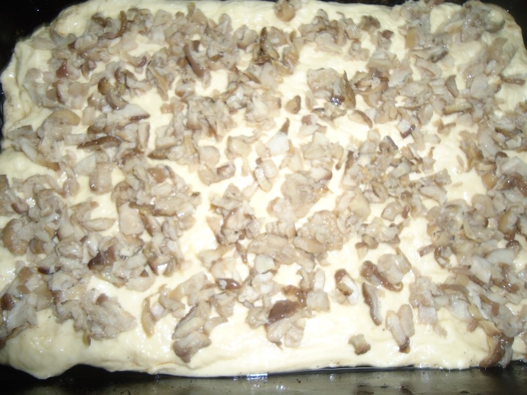 Pizza cu afumaturi si ciuperci