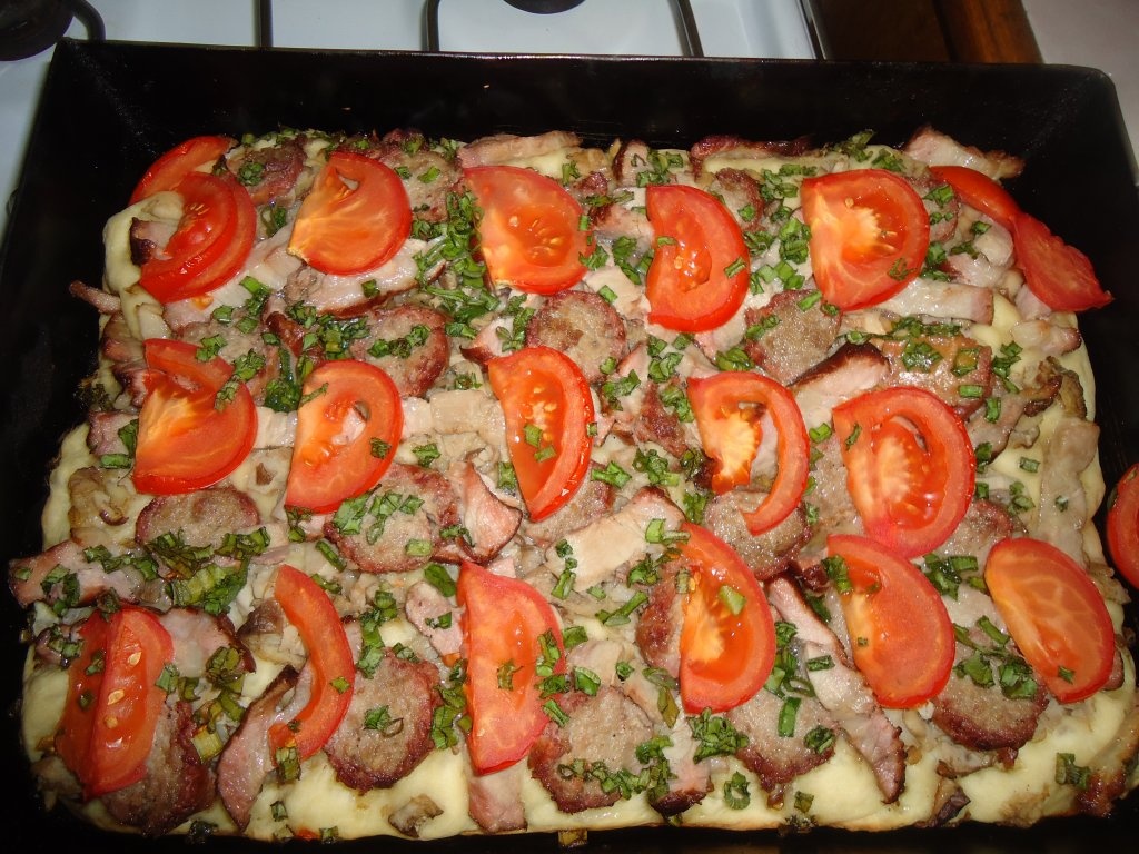 Pizza cu afumaturi si ciuperci