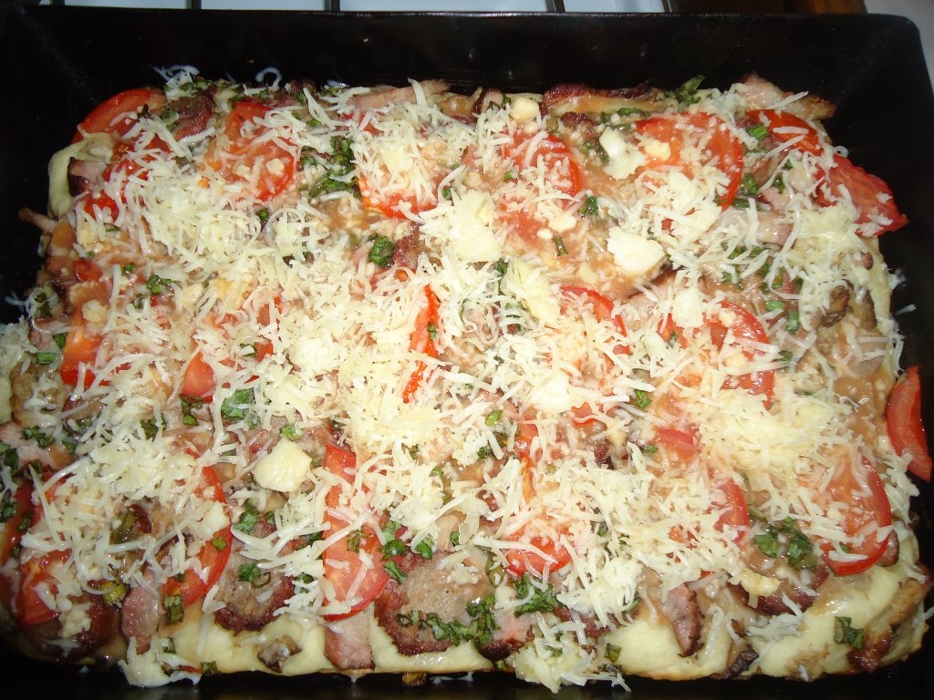 Pizza cu afumaturi si ciuperci