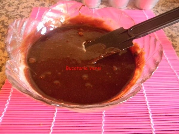 Mini muffins cu interior ciocolatos