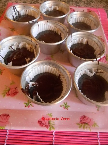 Mini muffins cu interior ciocolatos