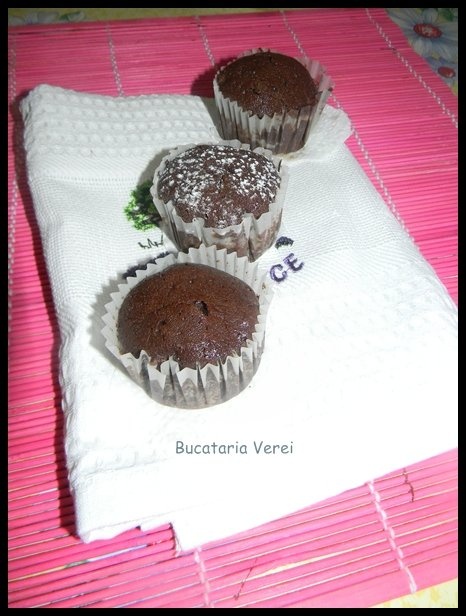 Mini muffins cu interior ciocolatos