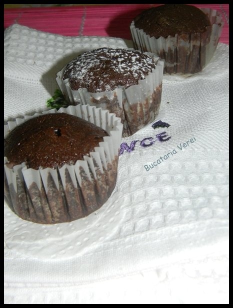 Mini muffins cu interior ciocolatos