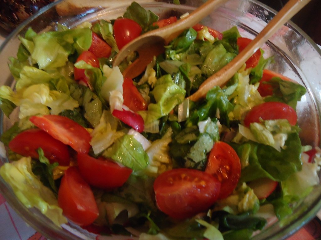 Pulpa de pui cu garnitura de orez si salata