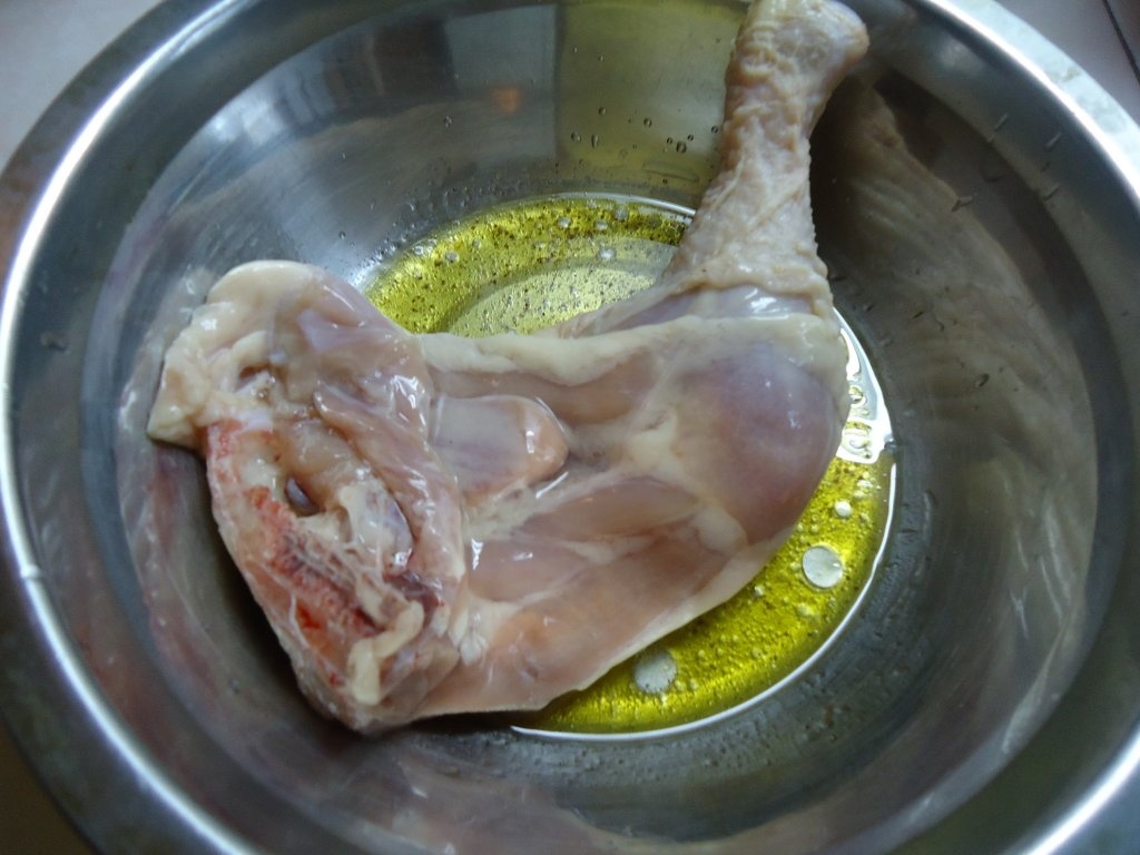 Pulpa de pui cu garnitura de orez si salata