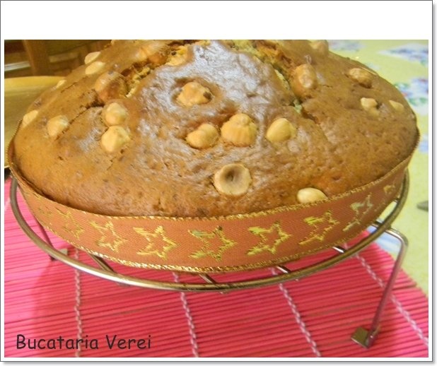 Tarta cu iaurt si picaturi de ciocolata amara