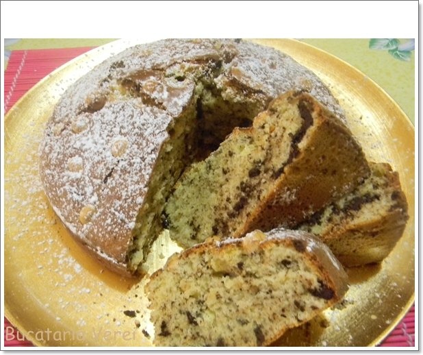 Tarta cu iaurt si picaturi de ciocolata amara